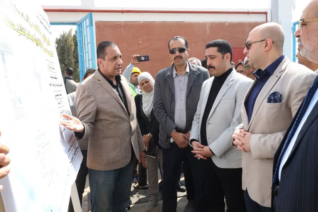 المحافظ يتفقد محطة الصرف الصحي المحافظ يتفقد محطة الصرف الصحي