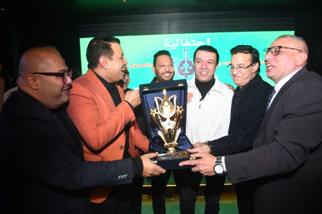 تكريم مصطفى كامل في حفل إفطار نقابة الموسيقيين (1)