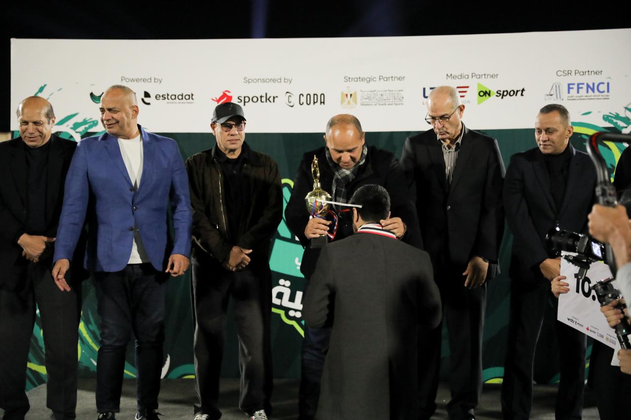 تسليم الجوائز تسليم الجوائز