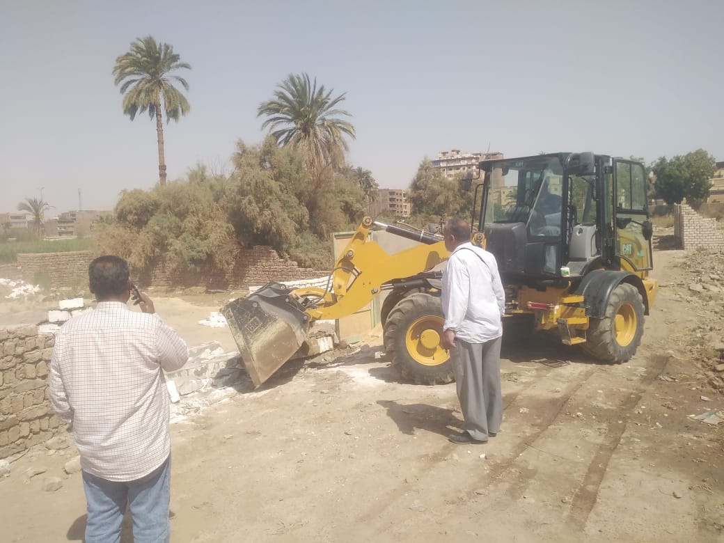 حملات إزالة تعديات بمساحة ٢٧٥ متر على أراضي زراعية بالبياضية