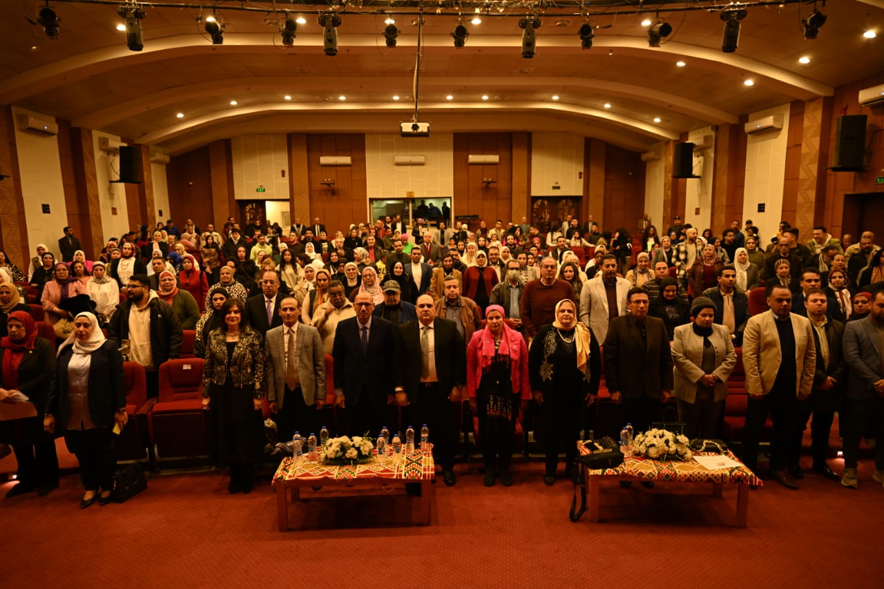 قصور الثقافة تكرم رموز العطاء والإبداع النسائي  (6)