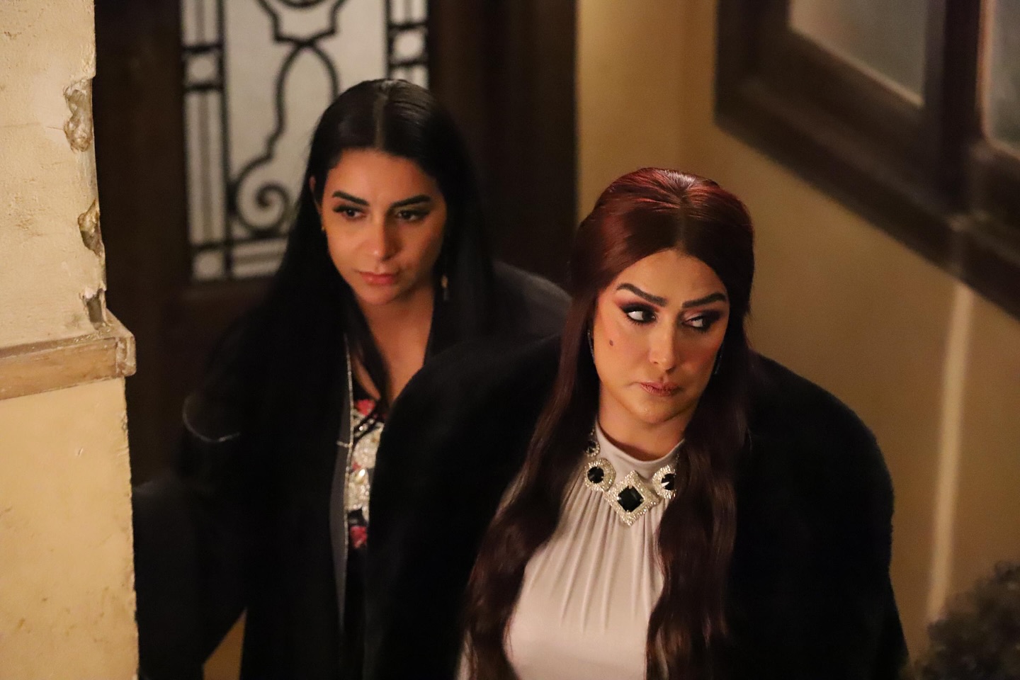 جورى بكر مع غادة عبد الرازق فى مسلسل شباب امراة جورى بكر مع غادة عبد الرازق فى مسلسل شباب امراة