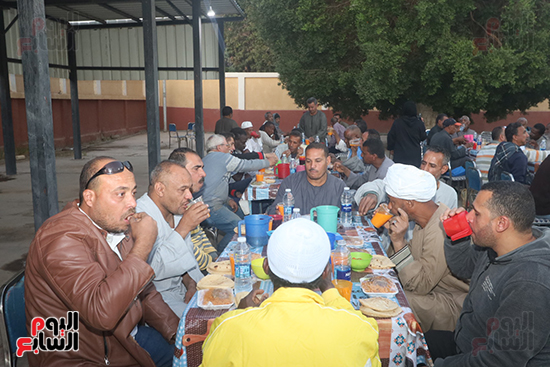 إفطار-العاملين-بمحطة-طلمبات-الطويسة