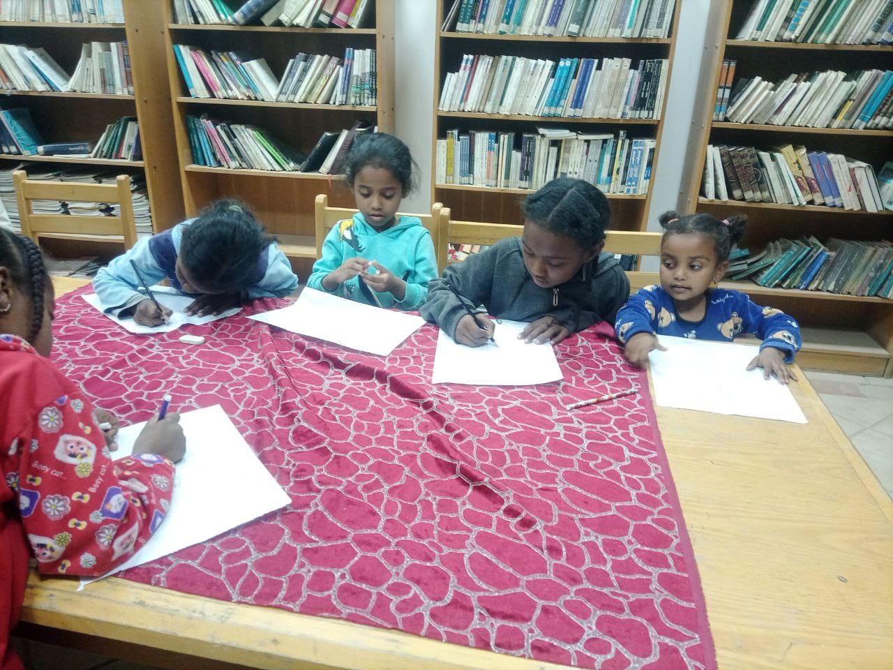 ورش أشغال فنية وورش حكى للأطفال بالأقصر