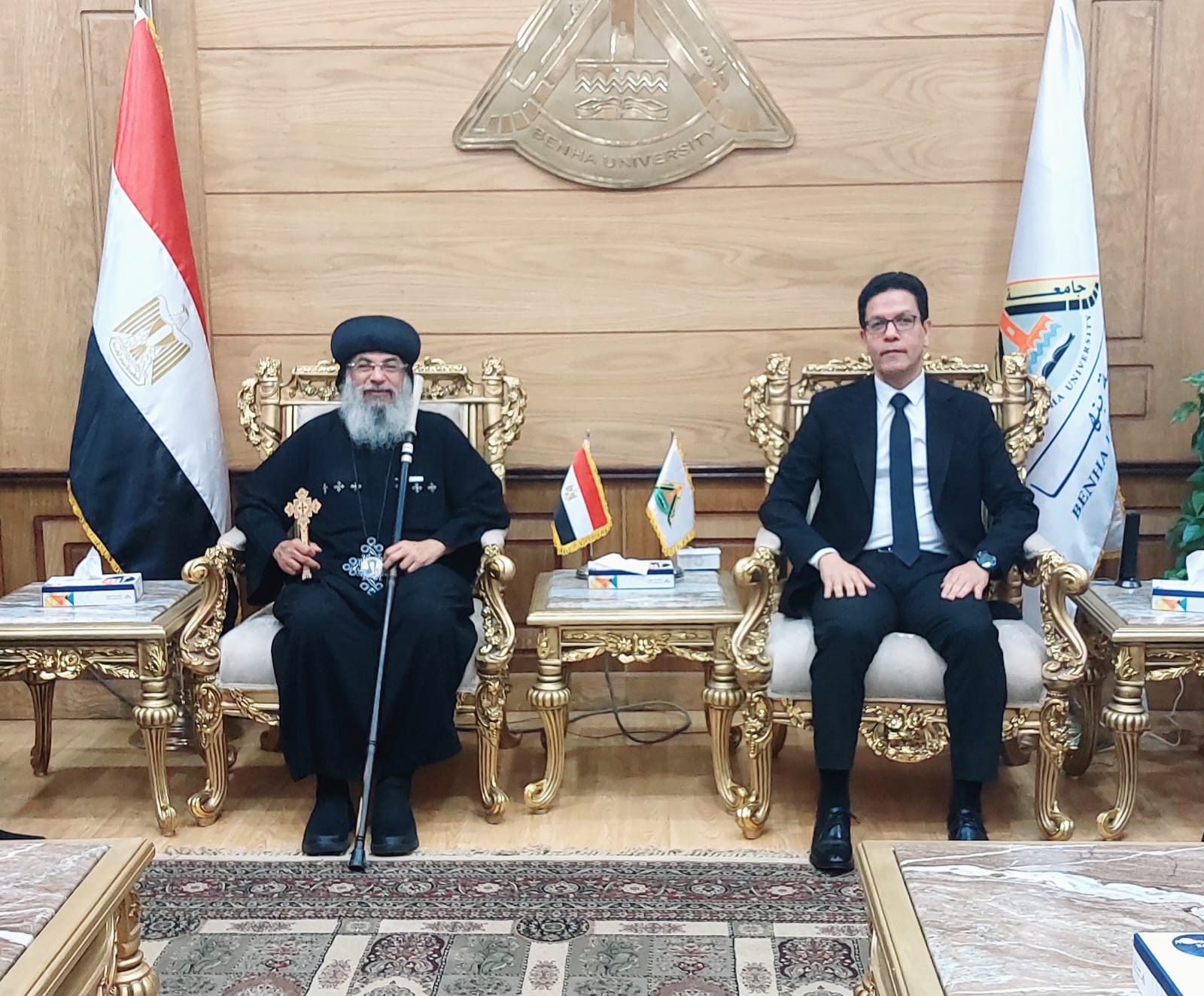 مطران بنها وقويسنا يقدم التهنئة لرئيس جامعة بنها مطران بنها وقويسنا يقدم التهنئة لرئيس جامعة بنها