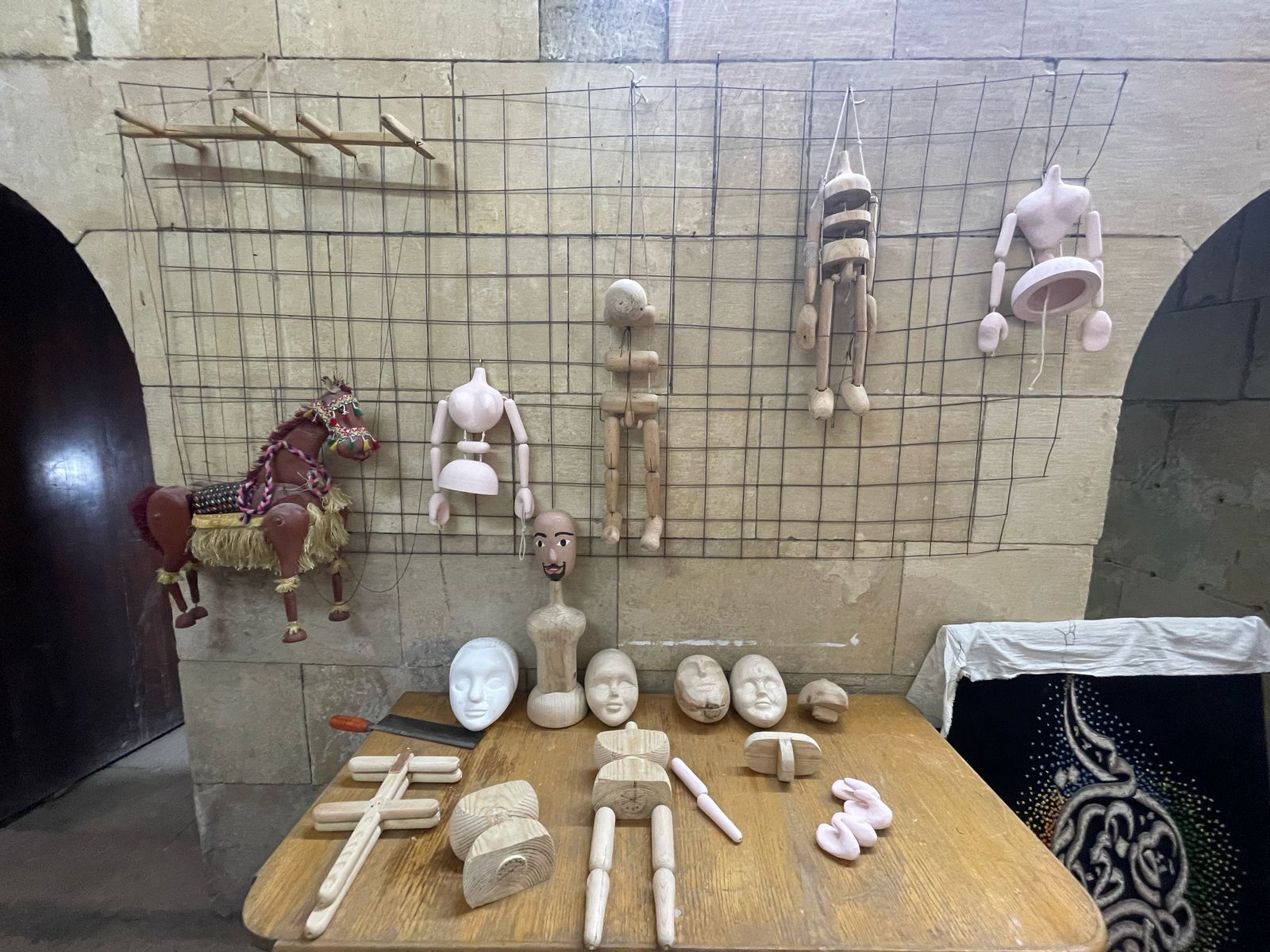 حكايات تسكن خيوط الدمى