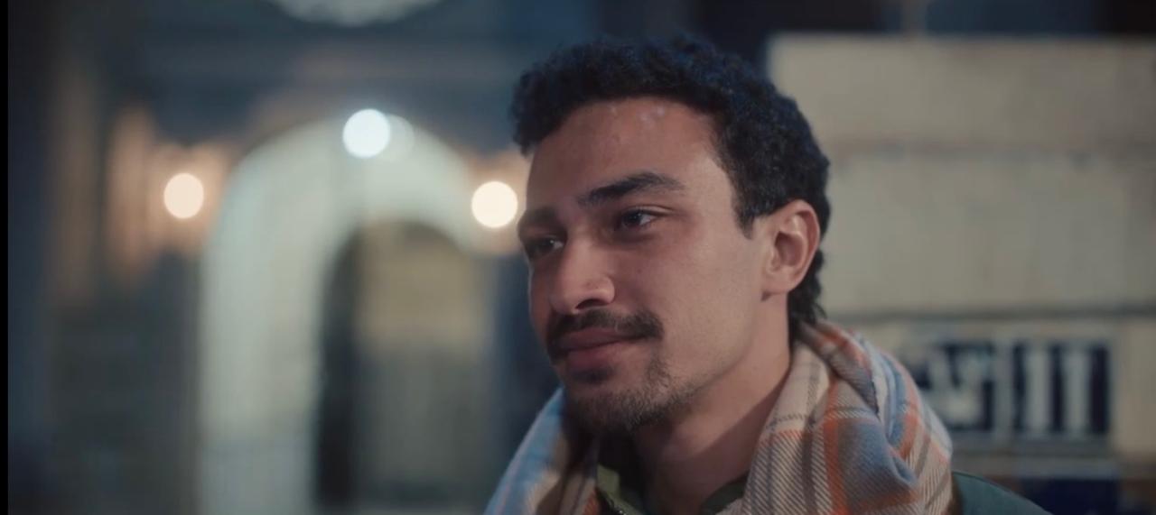 أحمد غزي يعيد مشهد محمود المليجي وأحمد زكي الشهير “وعايزني أكسبها” في مسلسل  قهوة المحطة (1)