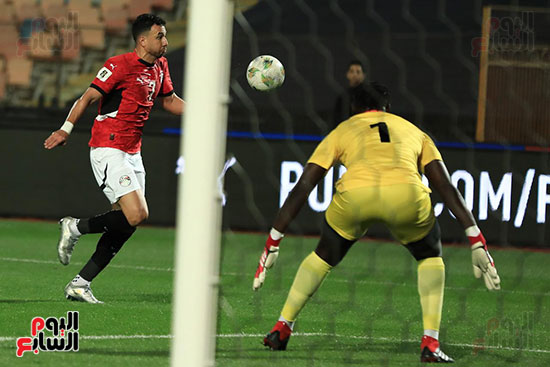 محمود تريزيجه خلال مباراة سيراليون محمود تريزيجه خلال مباراة سيراليون