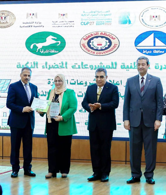 تكريم الدكتورة نجلاء سعيد محمد أحمد استاذ تكنولوجيا التعليم المساعد بالكلية تكريم الدكتورة نجلاء سعيد محمد أحمد استاذ تكنولوجيا التعليم المساعد بالكلية