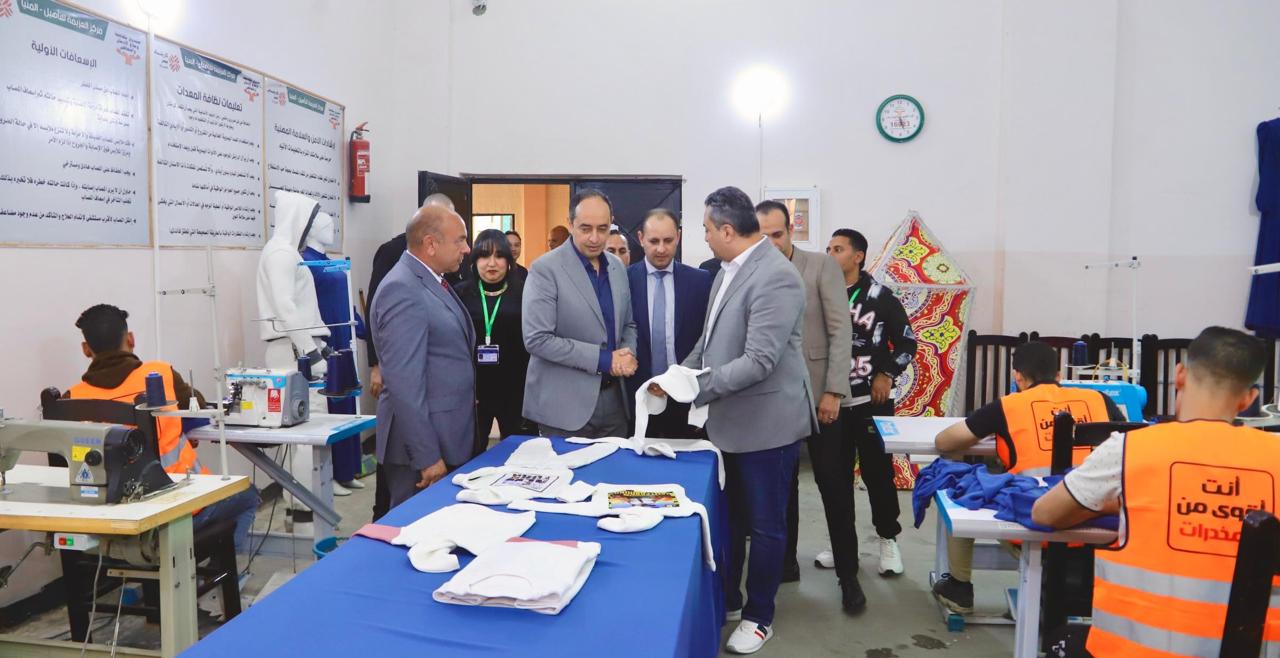 الدكتور عمرو عثمان يتفقد ورش التدريب بمراكز العزيمة لصندوق مكافحة الإدمان