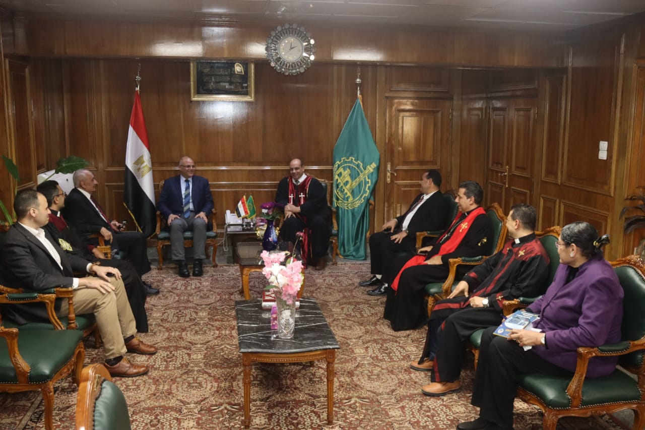 خلال استقبال وفد الكنيسة الإنجيلية يالقليوبية خلال استقبال وفد الكنيسة الإنجيلية يالقليوبية