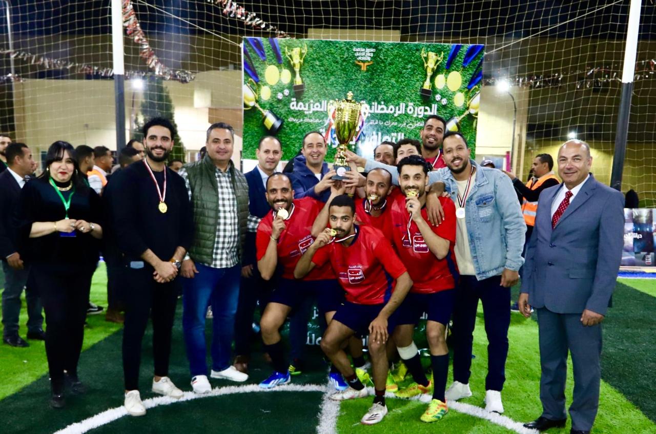 الدكتور عمرو عثمان والكاتب الصحفى مدحت وهبه وقيادات الصندوق مع المتعافين