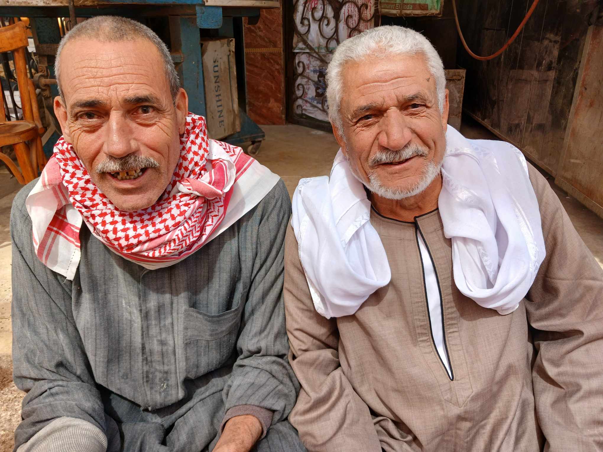 العم مصطفى والاهالى العم مصطفى والاهالى