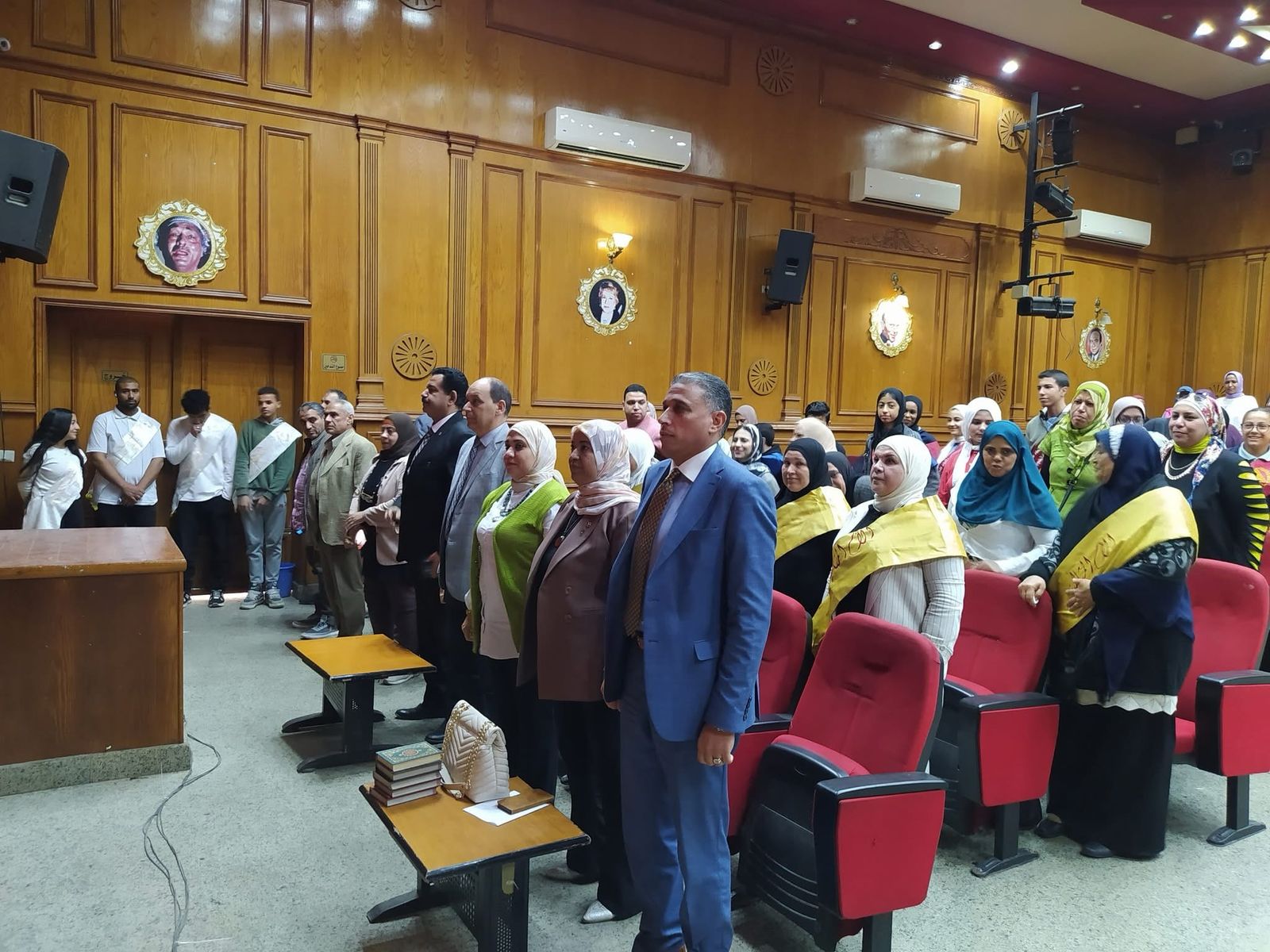 حفل تكريم الأم المثالية حفل تكريم الأم المثالية
