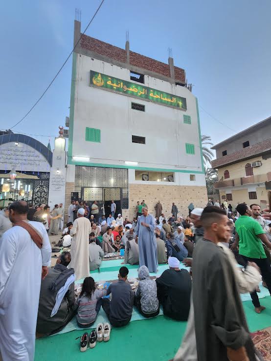 الافطار فى الساحة الافطار فى الساحة