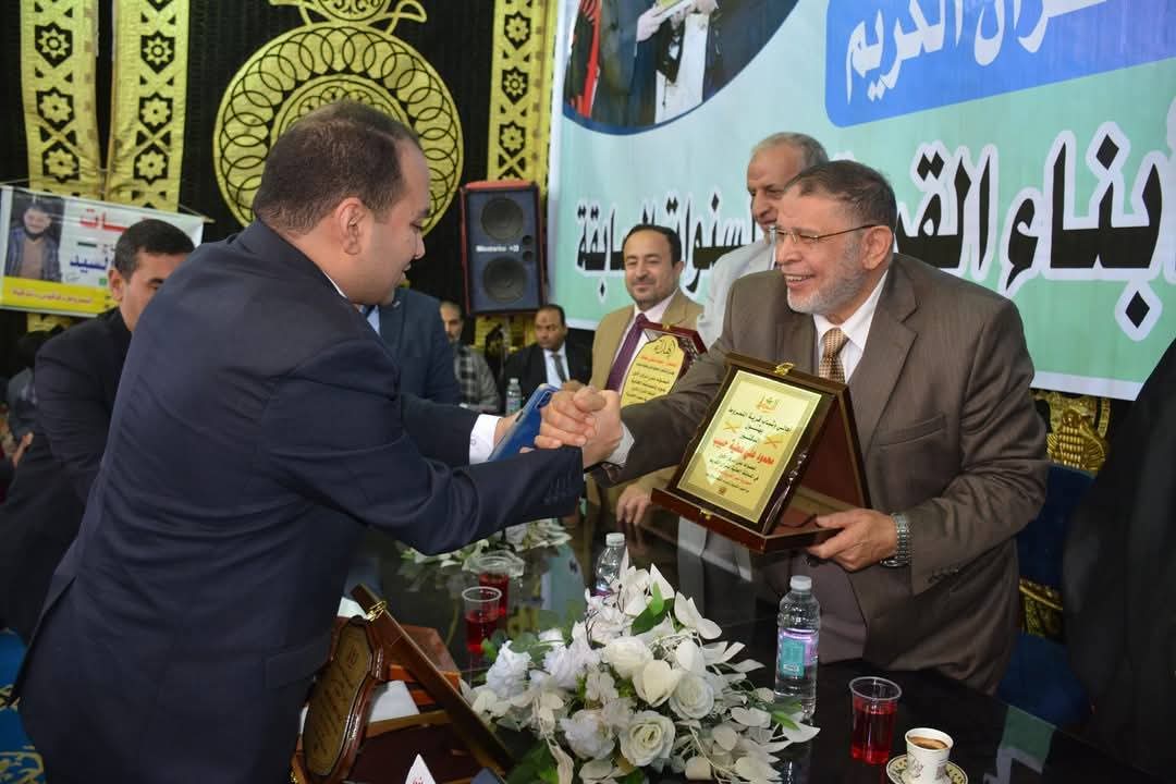 احتفال أهالي النمروط بالدكتور محمود احتفال أهالي النمروط بالدكتور محمود