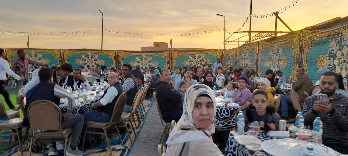 مشايخ وعواقل البدو اثناء مائدة إلافطار مشايخ وعواقل البدو اثناء مائدة إلافطار
