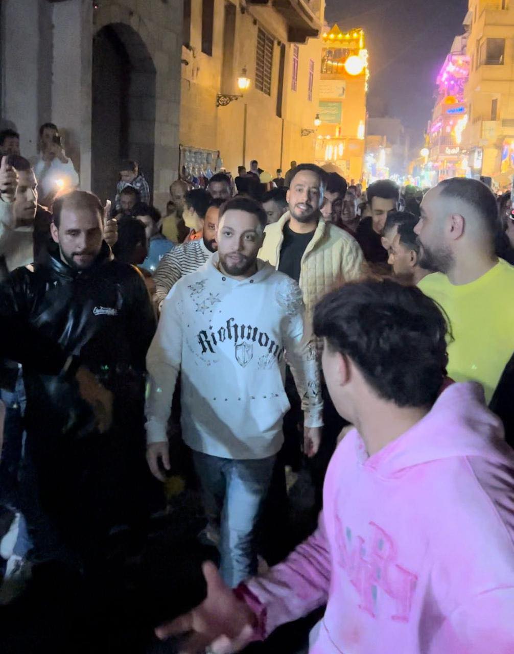 عصام السقا يحتفل مع محبيه بنجاح مسلسل فهد البطل (4)