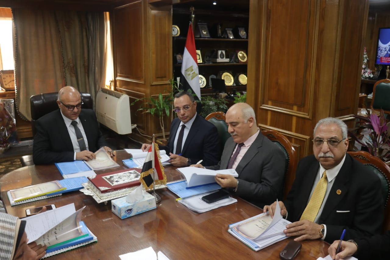 محافظ القليوبية يترأس اللجنة