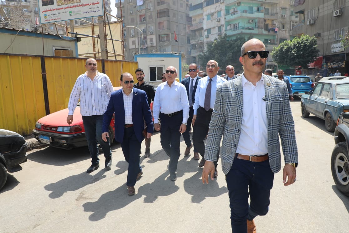جانب من زيارة محافظ القاهرة جانب من زيارة محافظ القاهرة