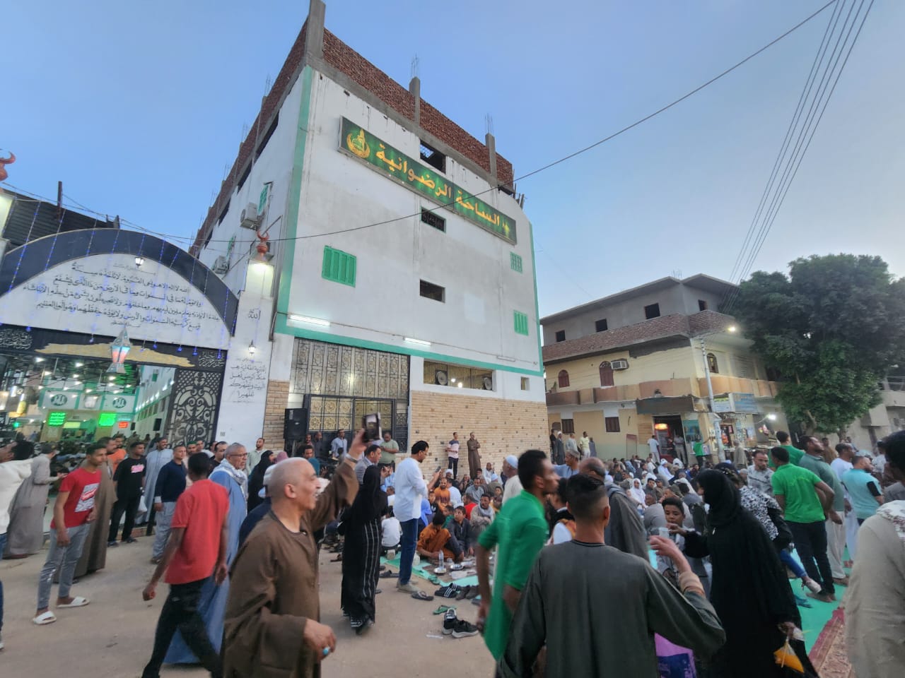 التوافد الكبير فى إفطار ليلة القدر بالساحة الرضوانية