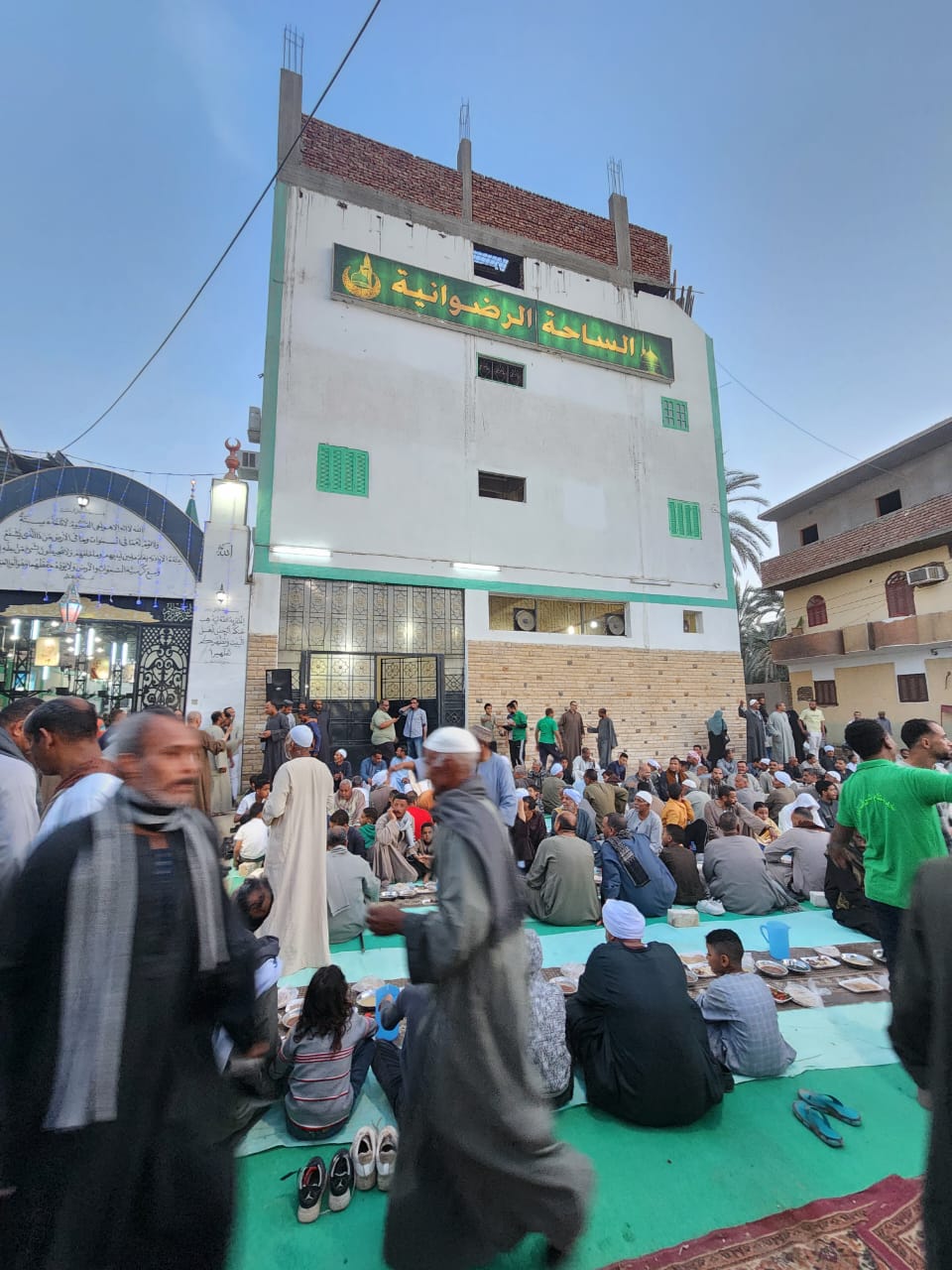 الأهالى خلال الإفطار السنوى للساحة الرضوانية