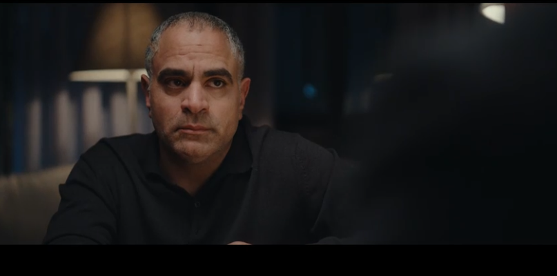 وسام في مكتب المحامي