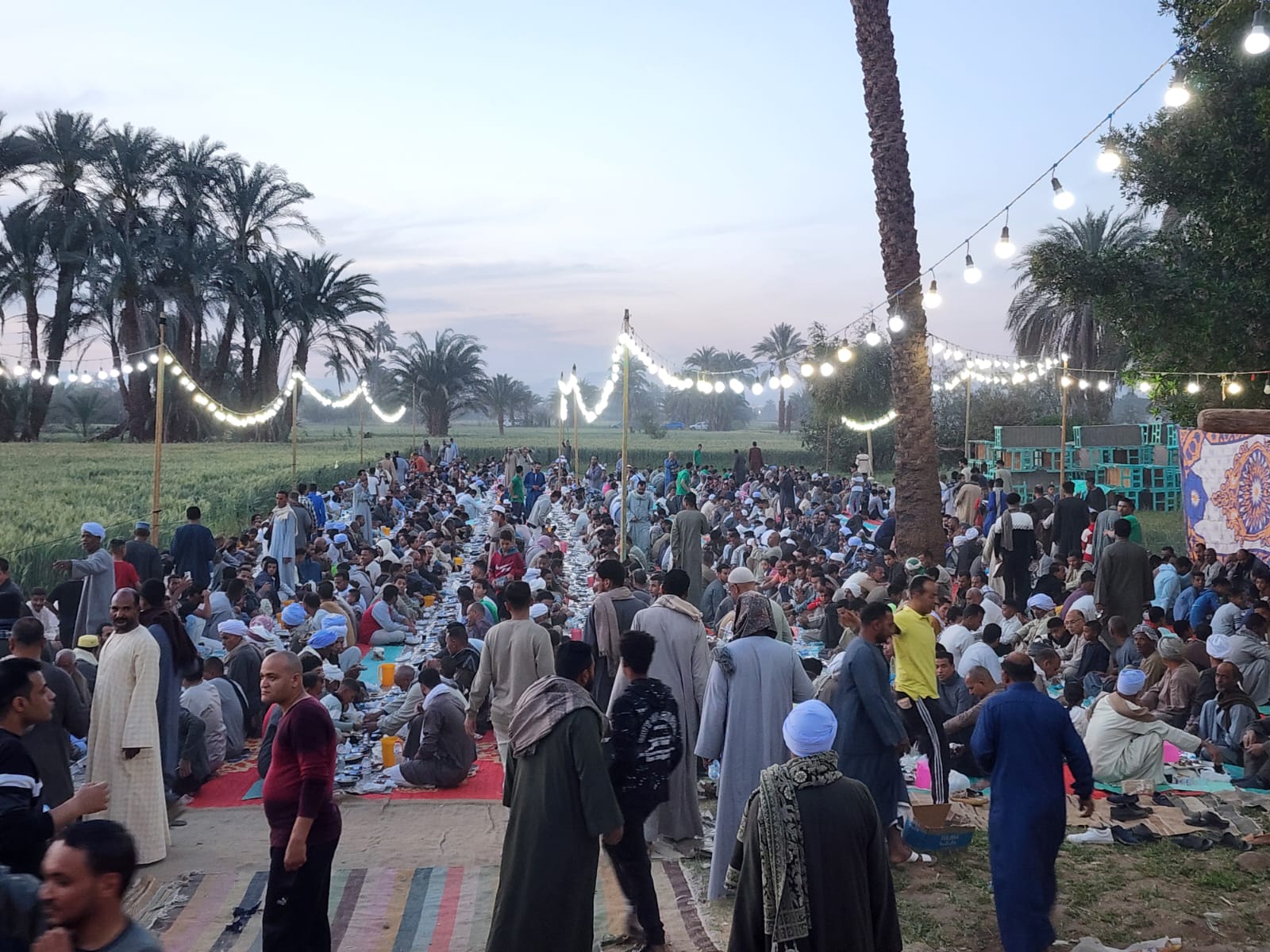 إقبال الآلاف من الأهالى على الساحة الرضوانية بالأقصر