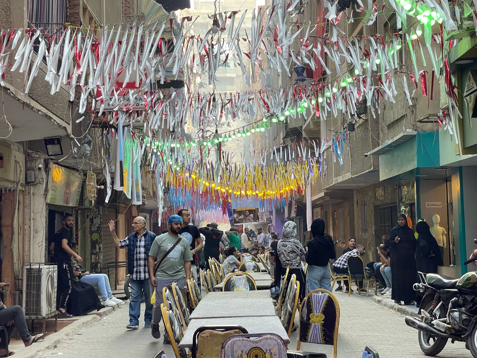 جانب من الاستعدادات لإعداد الوجبات جانب من الاستعدادات لإعداد الوجبات