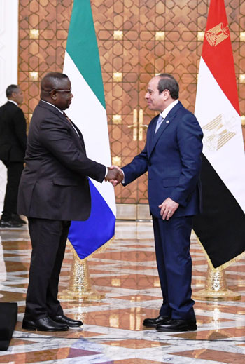 الرئيس-السيسى-يصافح-الرئيس-السيراليونى-جوليوس-مآدا-بيو الرئيس-السيسى-يصافح-الرئيس-السيراليونى-جوليوس-مآدا-بيو