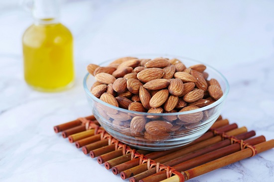 وصفات طبيعية من زيت اللوز وصفات طبيعية من زيت اللوز