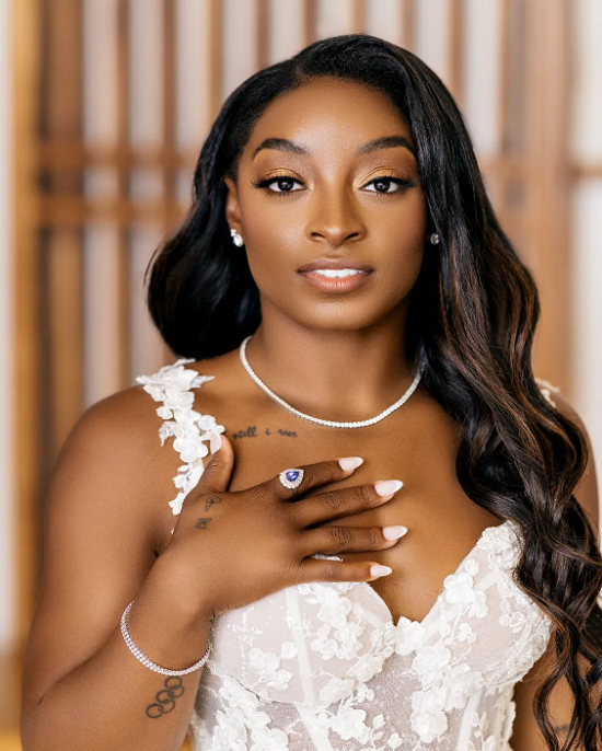 تسريحة شعر على الجانب