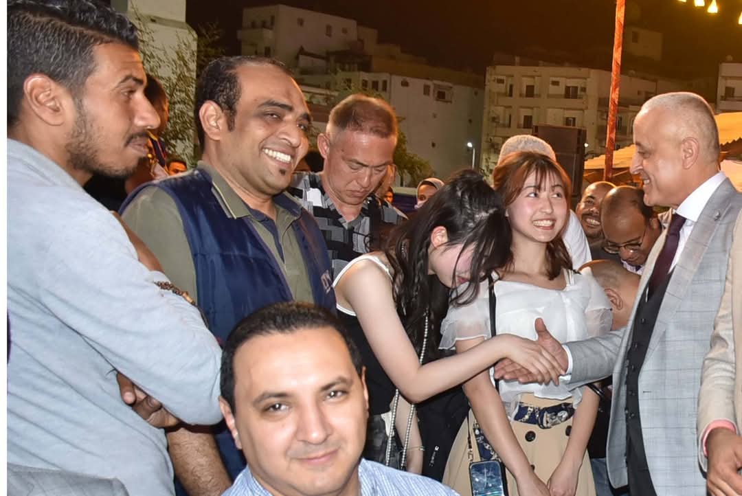 جانب من مائدة الإفطار جانب من مائدة الإفطار