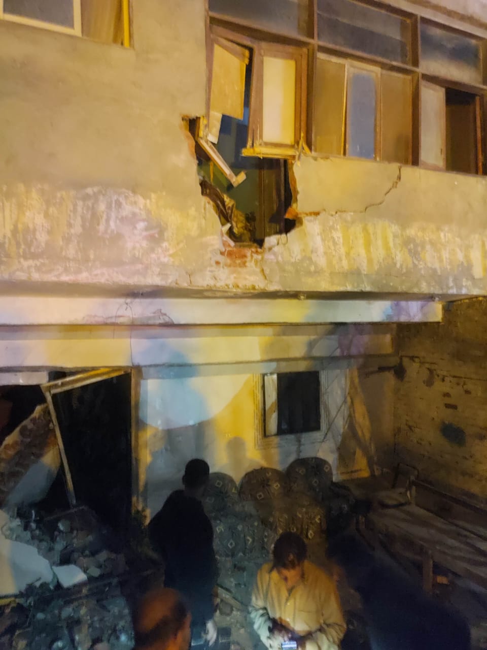 أضرار المنزل بسبب الحادث أضرار المنزل بسبب الحادث