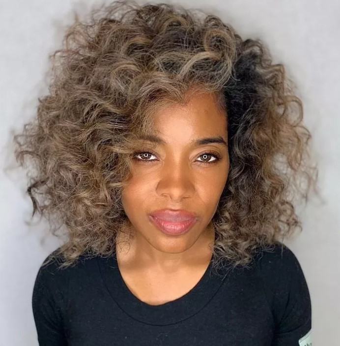 اللون البنى