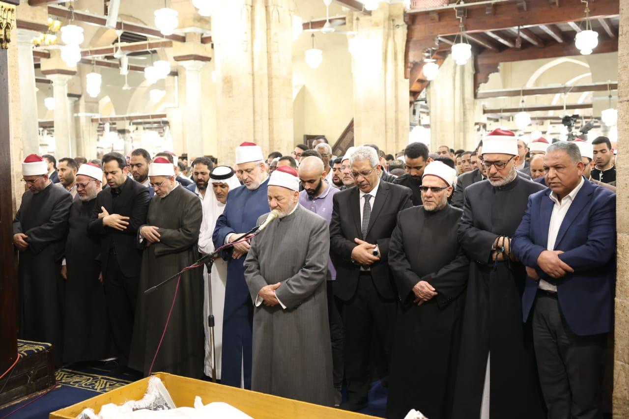 حضور علماء وقيادات الأزهر ومجلس حكماء المسلمين في تشييع جنازة الدكتور المحرصاوي حضور علماء وقيادات الأزهر ومجلس حكماء المسلمين في تشييع جنازة الدكتور المحرصاوي