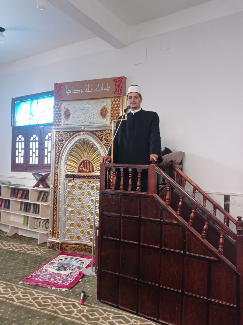 أداء خطبة الجمعة أداء خطبة الجمعة