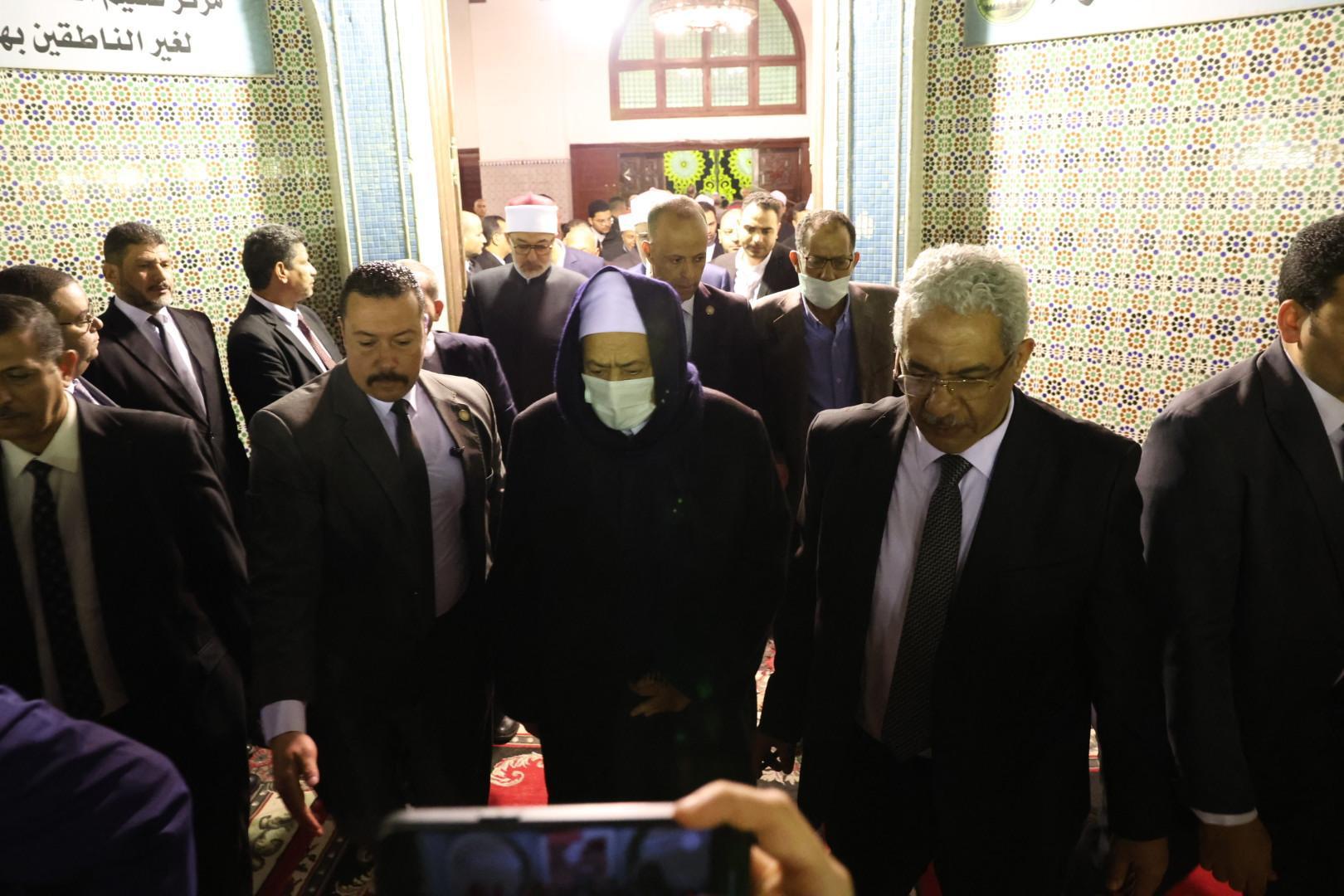 شيخ الأزهر يقدم واجب العزاء