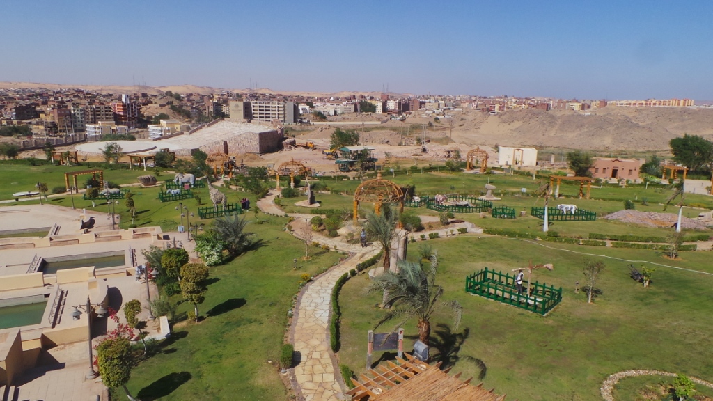 مساحات خضراء بالمركز الثقافى الأفريقى