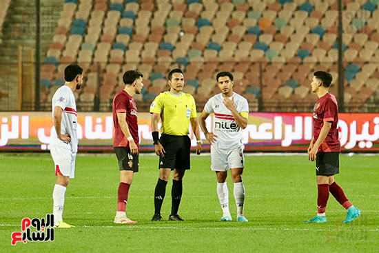 عمر جابر مع حكم المباراة عمر جابر مع حكم المباراة