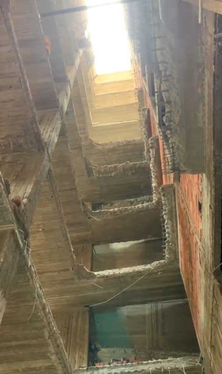 محافظة الجيزة تزيل 14 دورًا مخالفًا لعقارين بميدان بورسعيد فى العجوزة