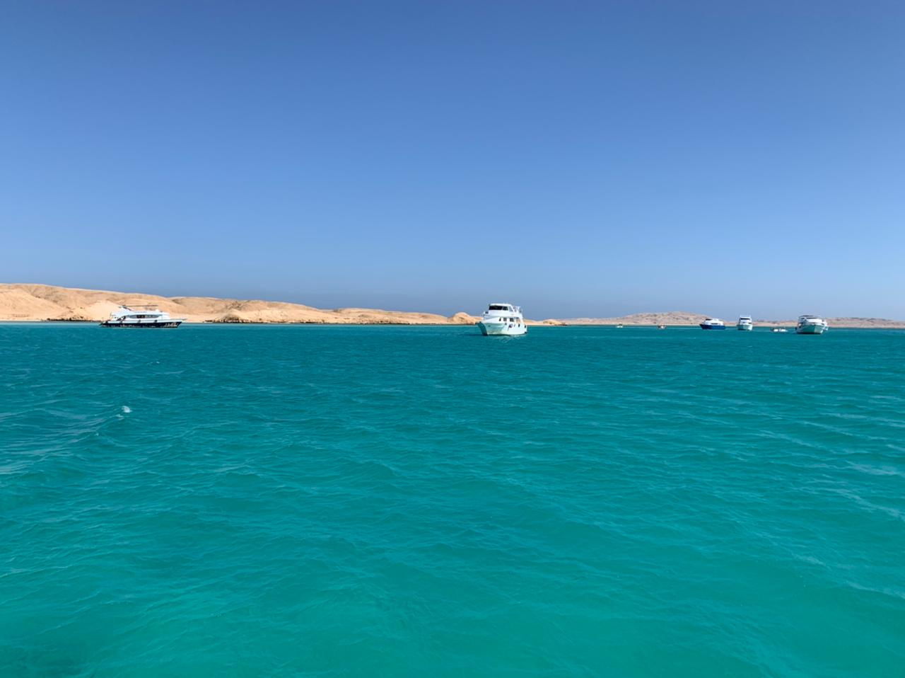 لنشات سياحية بجزيرة الجفتون لنشات سياحية بجزيرة الجفتون