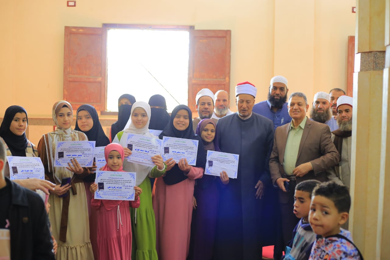 جانب من تكريم حفظة القرآن الكريم بسوهاج جانب من تكريم حفظة القرآن الكريم بسوهاج