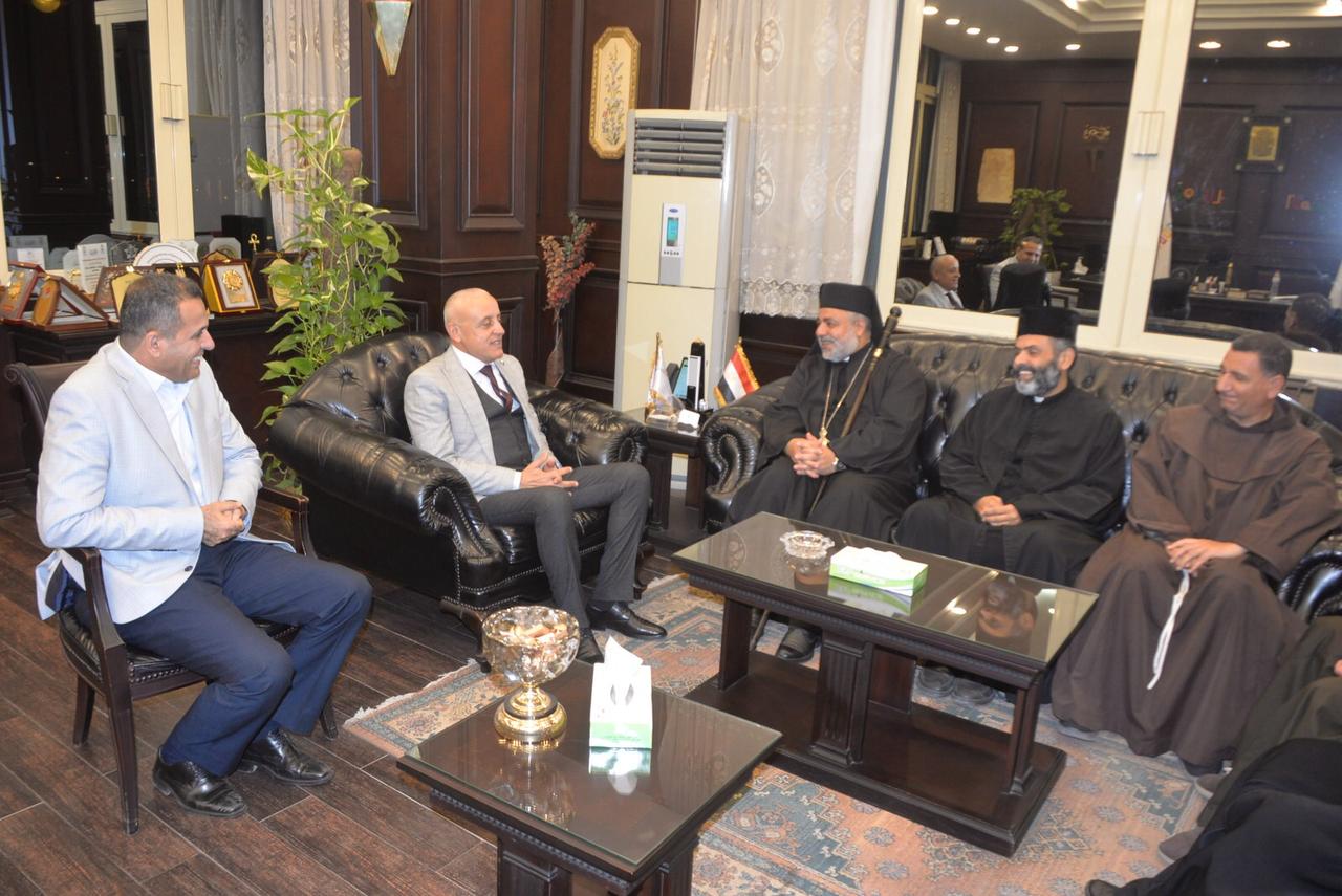 محافظ الأقصر يستقبل وفد الكنيسة الكاثوليكية للتهنئة بالعيد محافظ الأقصر يستقبل وفد الكنيسة الكاثوليكية للتهنئة بالعيد