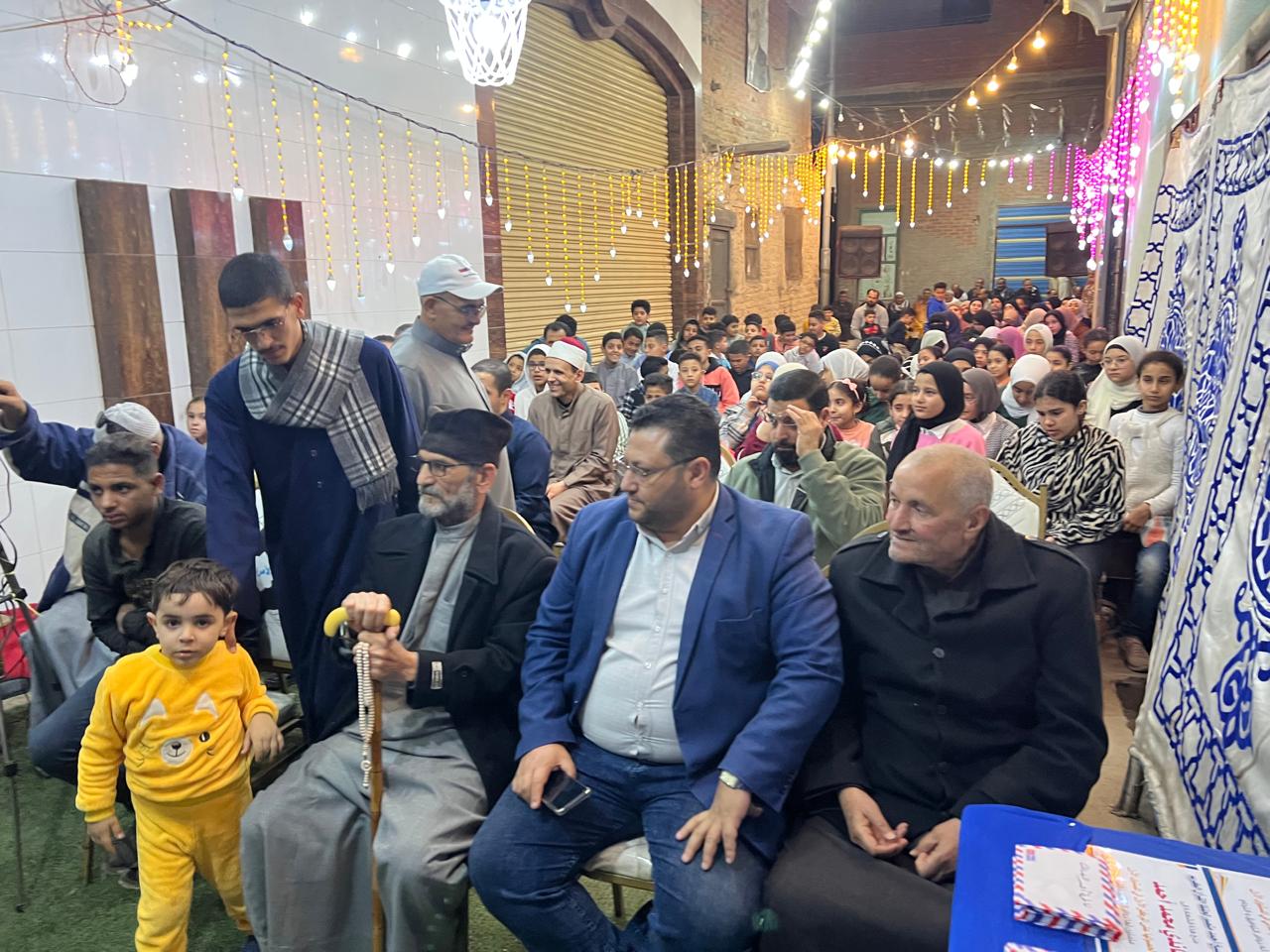 حضور أهل القرية للأمسية حضور أهل القرية للأمسية