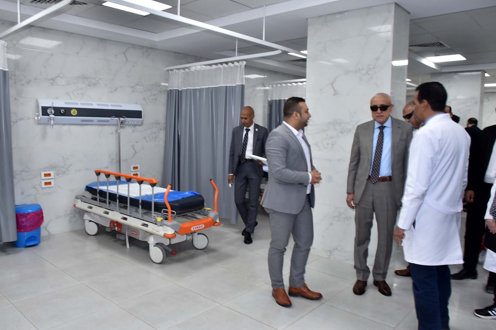 متابعة العمل فى مبنى مجمع الأقصر الطب الدولى