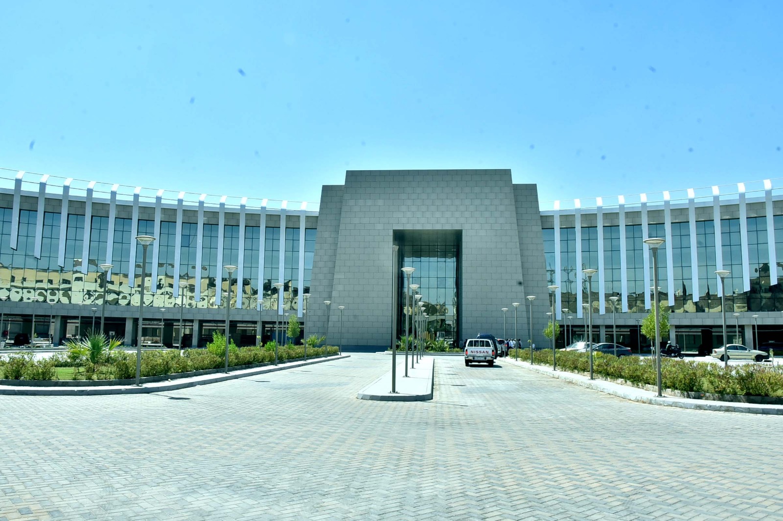 مبني مجمع الأقصر الطبي الدولي بالأقصر صرح جديد يفتح أبوابه