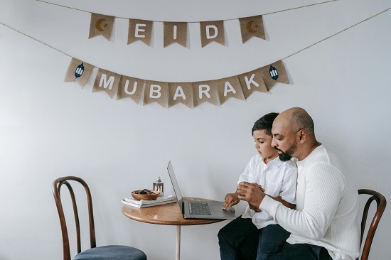 إرسال رسائل تهنئة عيد الفطر إرسال رسائل تهنئة عيد الفطر