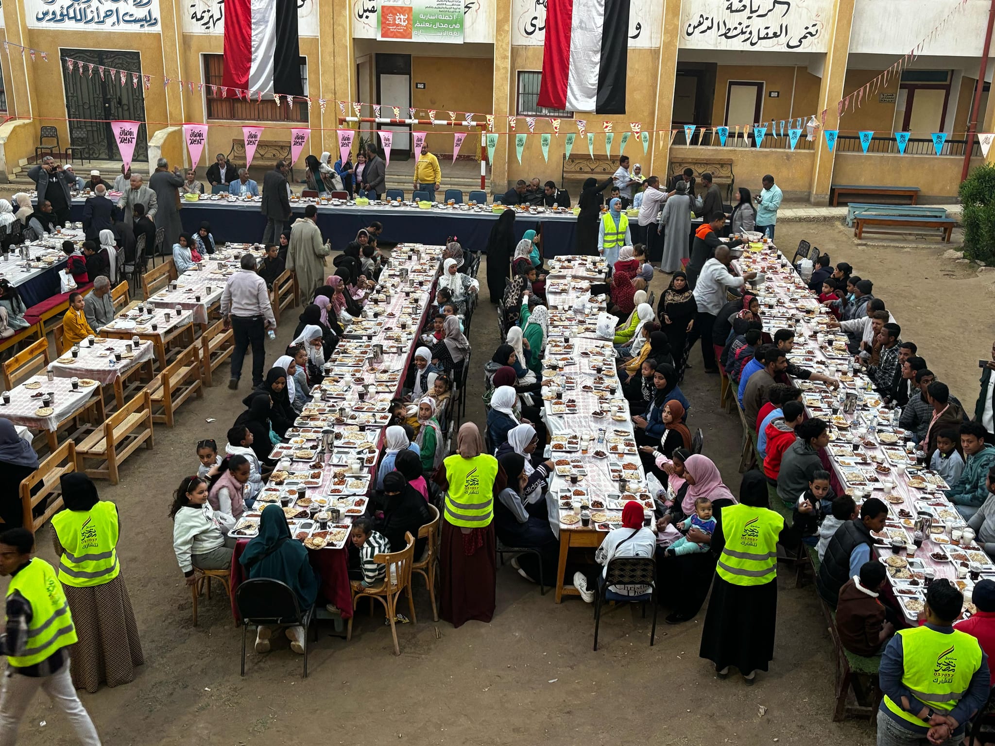 إفطار جماعى لذوي الهمم برعاية مطبخ صندوق تحيا مصر بالأقصر إفطار جماعى لذوي الهمم برعاية مطبخ صندوق تحيا مصر بالأقصر