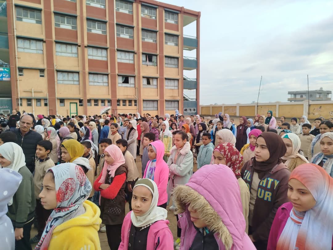 انتظام الطلاب الذين يلتحقون بالمدارس انتظام الطلاب الذين يلتحقون بالمدارس